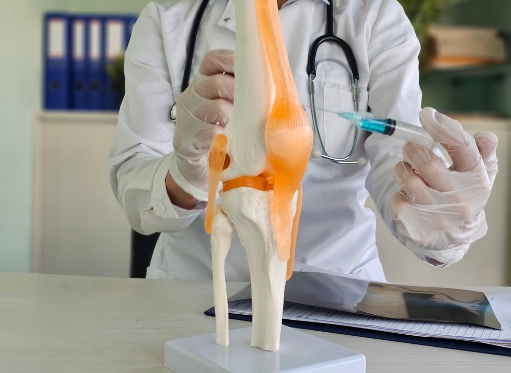 A,medical,professional,in,gloves,performs,an,injection,on,a